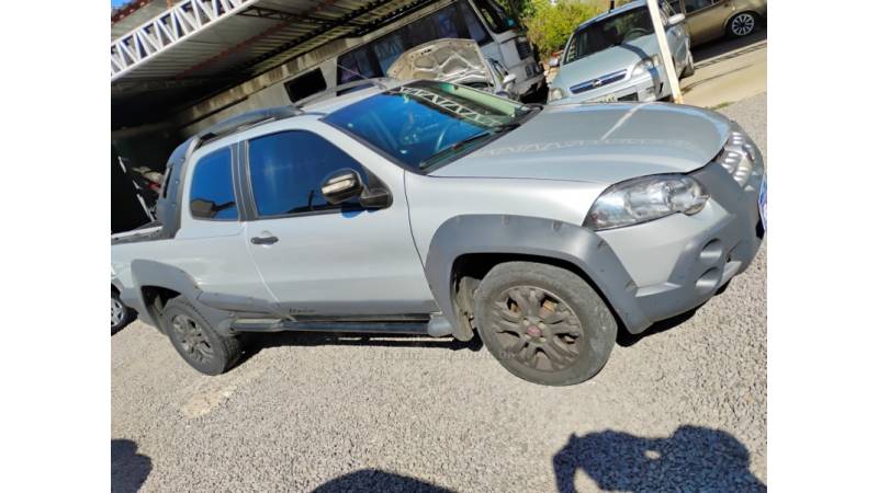 FIAT - STRADA - 2012/2012 - Prata - R$ 44.000,00
