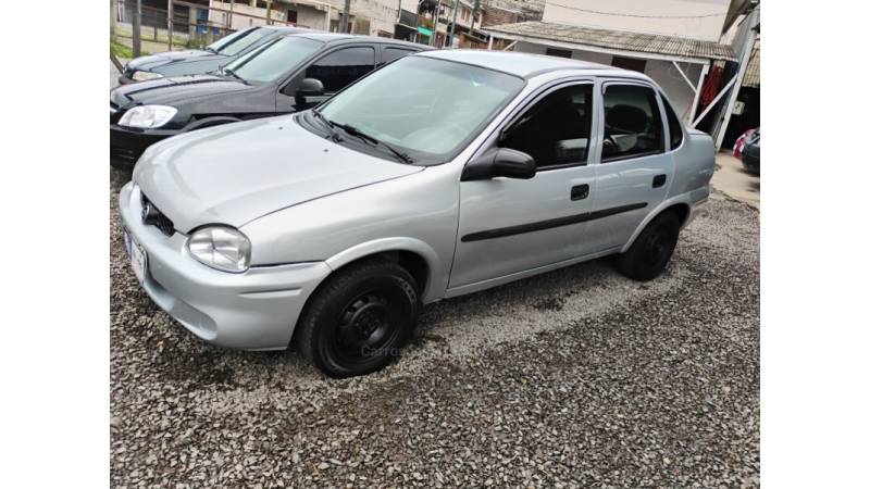 CHEVROLET - CORSA - 2003/2003 - Prata - R$ 17.500,00
