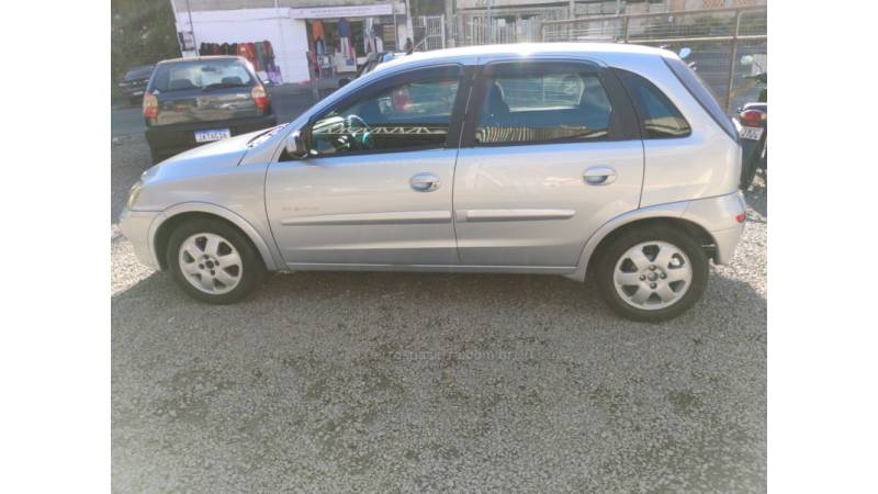 CHEVROLET - CORSA - 2008/2008 - Prata - R$ 27.000,00