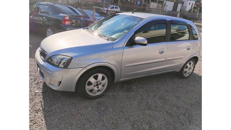 CHEVROLET - CORSA - 2008/2008 - Prata - R$ 27.000,00
