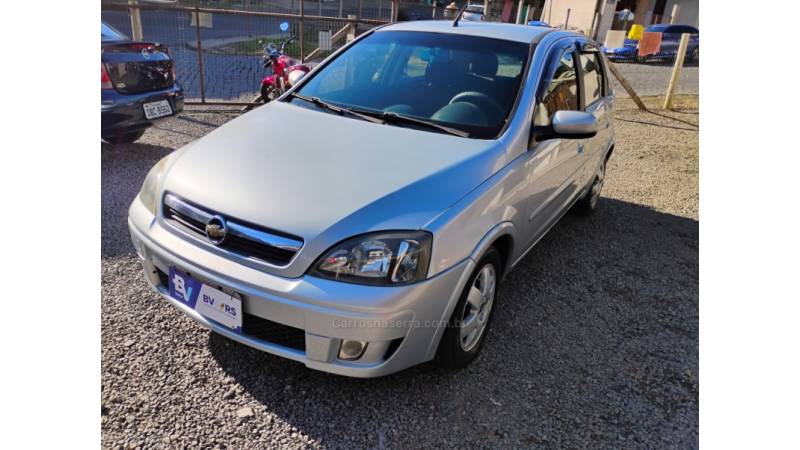 CHEVROLET - CORSA - 2008/2008 - Prata - R$ 27.000,00