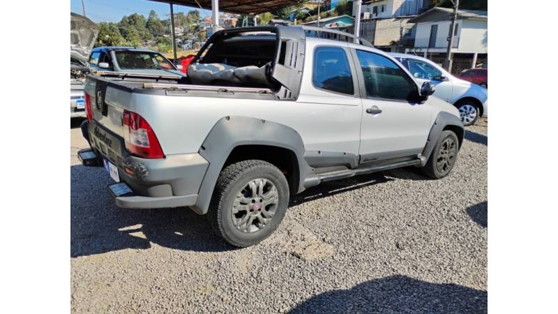 FIAT - STRADA - 2012/2012 - Prata - R$ 44.000,00