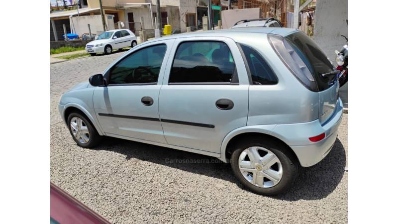 CHEVROLET - CORSA - 2009/2009 - Prata - R$ 25.800,00