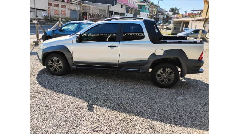 FIAT - STRADA - 2012/2012 - Prata - R$ 44.000,00