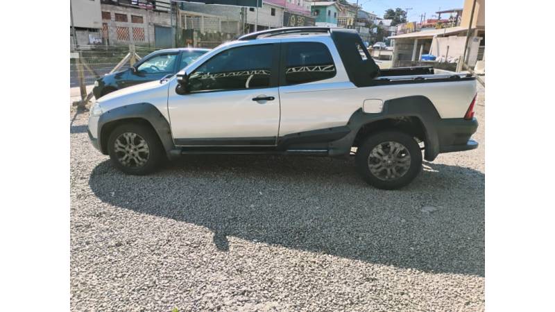 FIAT - STRADA - 2012/2012 - Prata - R$ 44.000,00