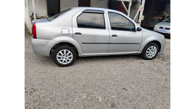 RENAULT - LOGAN - 2009/2009 - Prata - R$ 23.500,00