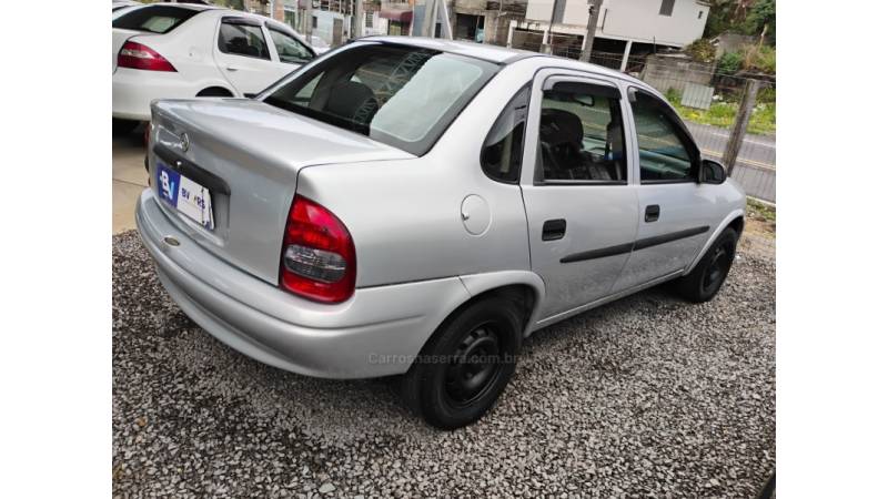 CHEVROLET - CORSA - 2003/2003 - Prata - R$ 17.500,00