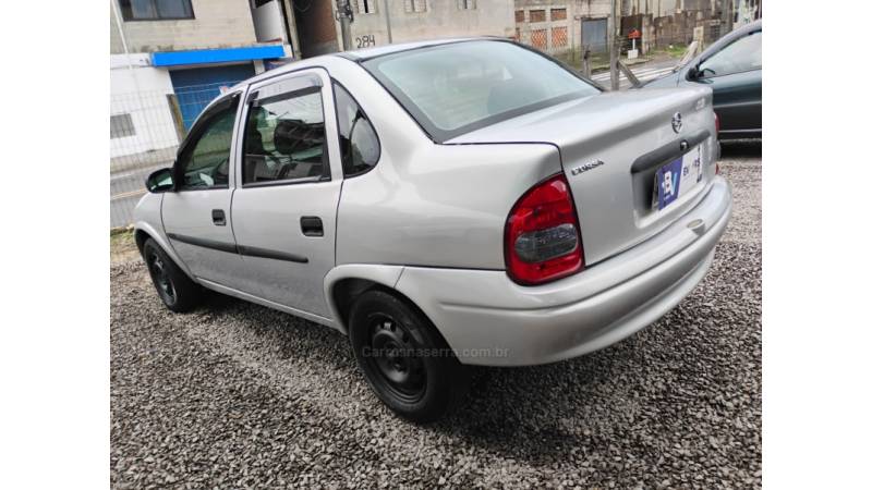 CHEVROLET - CORSA - 2003/2003 - Prata - R$ 17.500,00