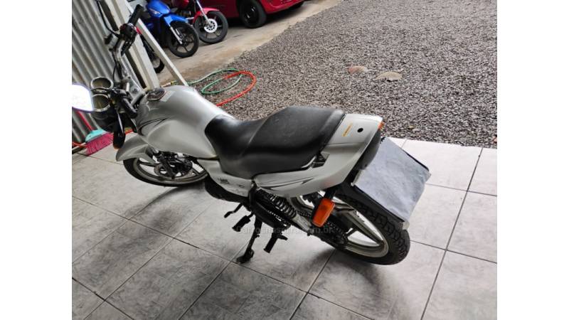 SUZUKI - YES - 2012/2012 - Prata - R$ 6.500,00